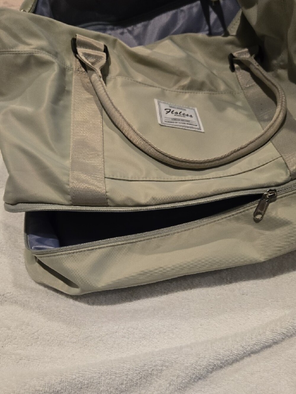 Lightweight Duffel Bag in Light Green - Picture 14 of 16